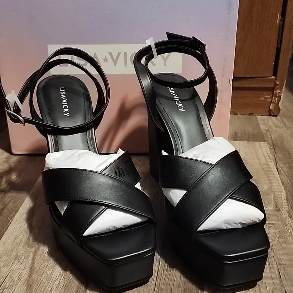 Lisa & Vicky Black Leather Platform Strappy Heels Size 9.5 New in box